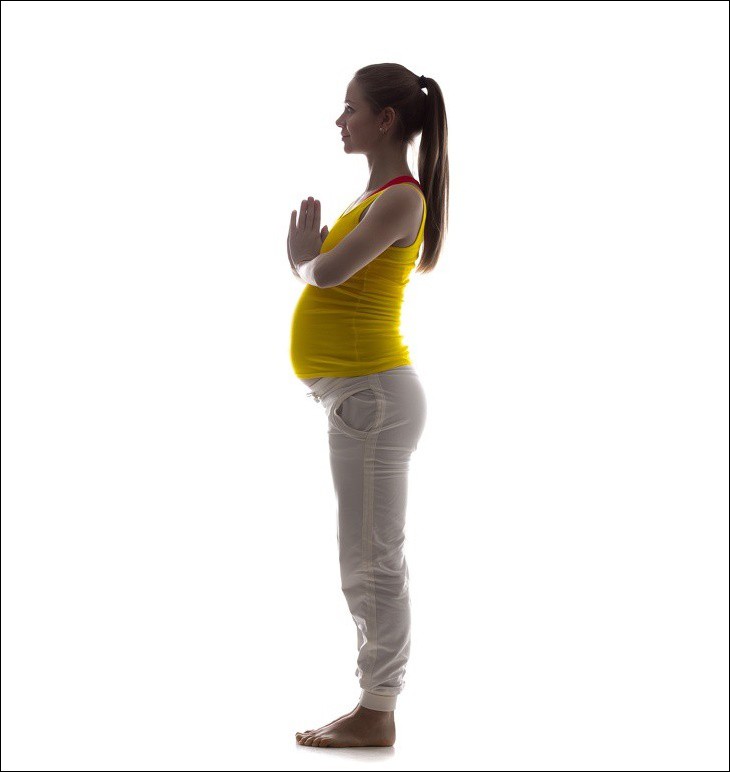 7 tư thế yoga cho bà bầu giúp đánh bay đau mỏi trong thai kỳ và các tư thế cần tránh