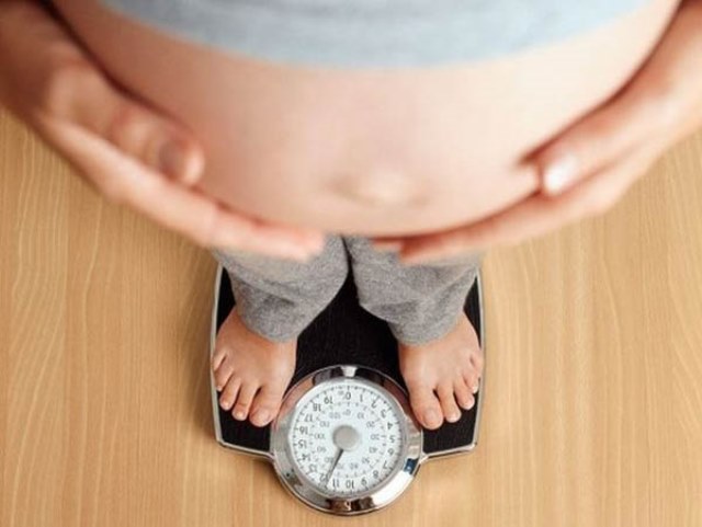 Cách ăn uống hợp lý đối với bà bầu bị thừa cân