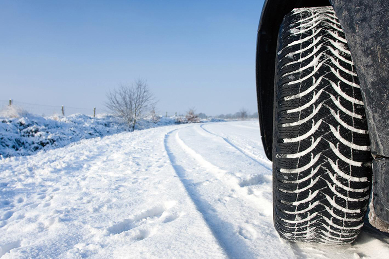 Kinh nghiệm lái xe ô tô trên đường băng tuyết