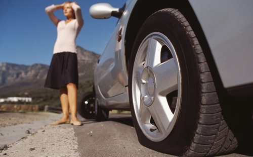 Lái xe khi lốp ô tô non hơi - đừng đùa với tử thần