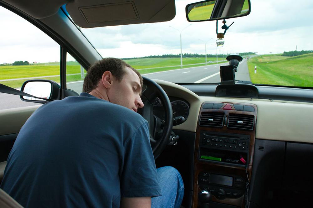 Mẹo chống cơn buồn ngủ khi lái xe ô tô cực kỳ hữu hiệu