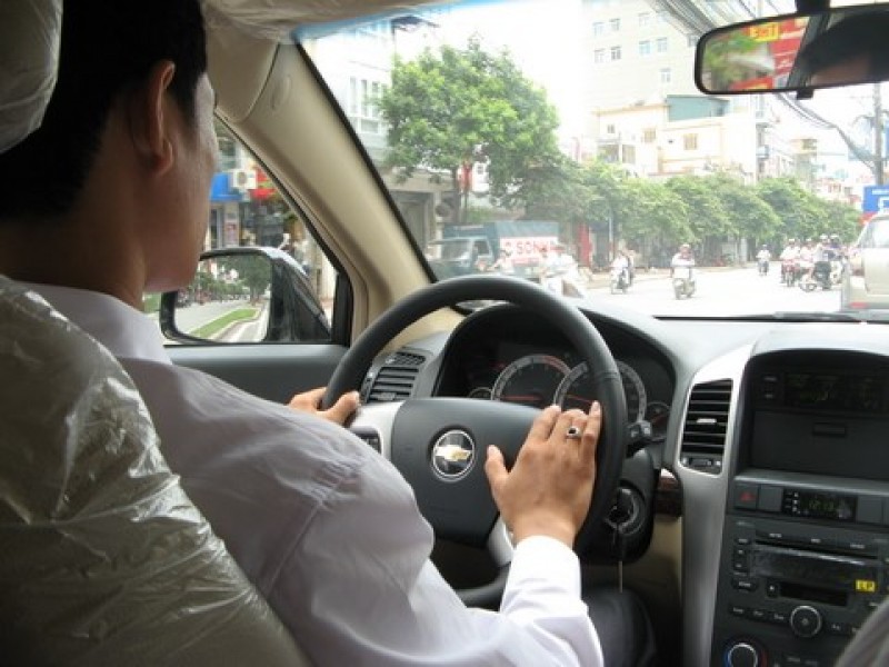 Những lưu ý giúp tài xế Việt lái xe số tự động an toàn