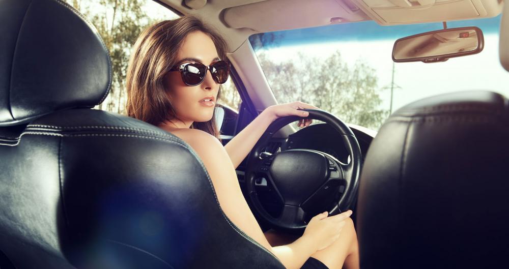 Những thói quen nên bỏ của phụ nữ nếu muốn lái xe an toàn