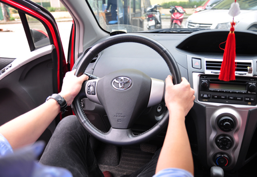 Những tư thế lái xe ô tô an toàn hầu hết tài xế Việt không biết