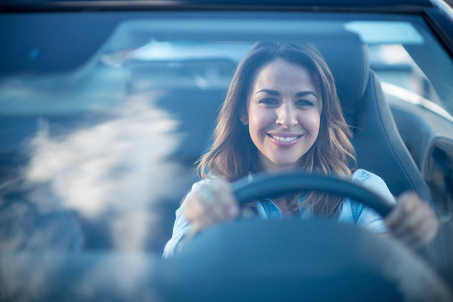 Phụ nữ lái xe ô tô cần ''bỏ túi'' 6 bí kíp an toàn sau đây
