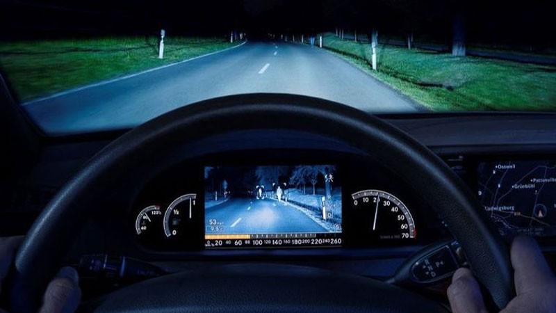 Làm thế nào để lái ô tô an toàn khi không có đèn đường?