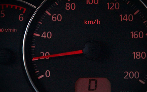 Kinh nghiệm lái xe: Giúp xe chạy nhanh hơn trên đường dốc