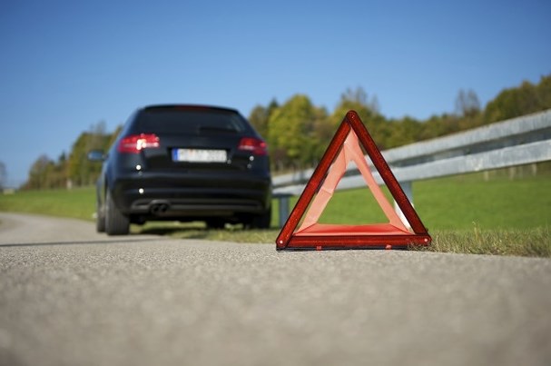 Dừng đỗ xe khẩn cấp trên đường cao tốc sao cho an toàn?