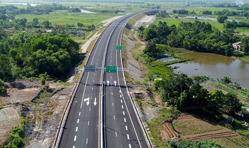 Giải đáp những thắc mắc trên đường cao tốc của tài xế Việt