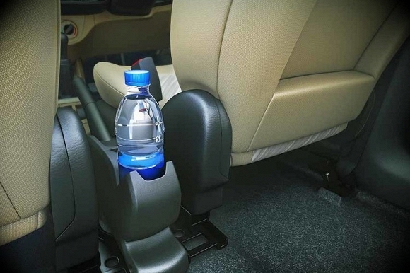 Nguy cơ chết người khi uống nước để trong xe ô tô