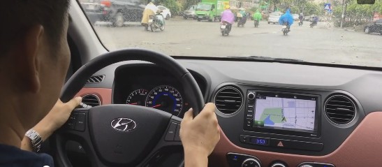 Nhiều tài xế Việt mắc lỗi khiến vô lăng bị khóa chặt