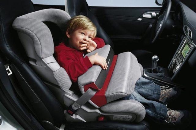 Vị trí an toàn nhất trên xe ô tô dành cho trẻ em