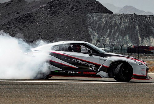 Chiêm ngưỡng Nissan GT-R phá kỷ lục tốc độ drift Thế giới