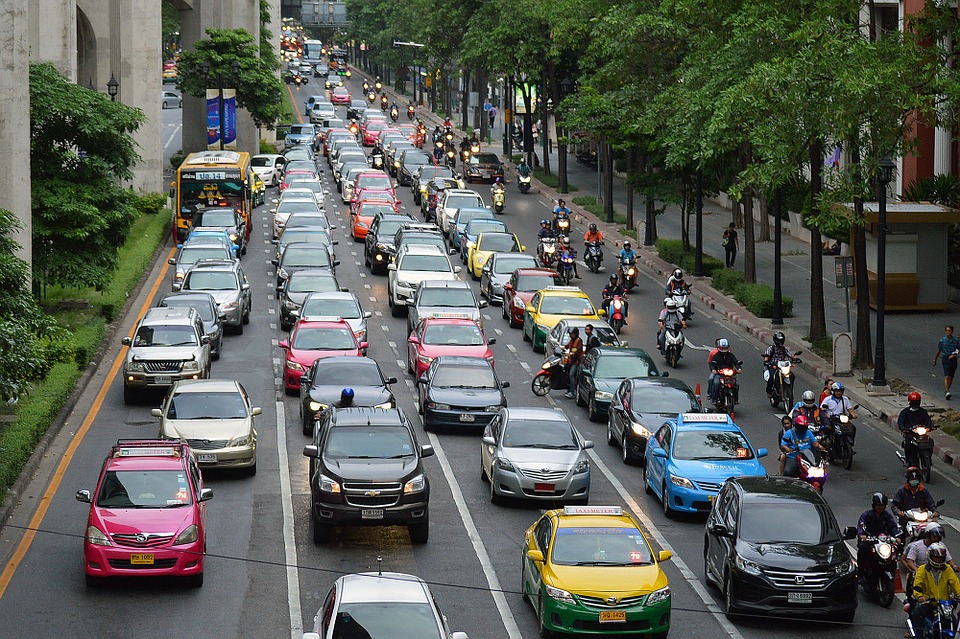 9 kinh nghiệm lái xe ô tô trong thành phố trong giờ cao điểm