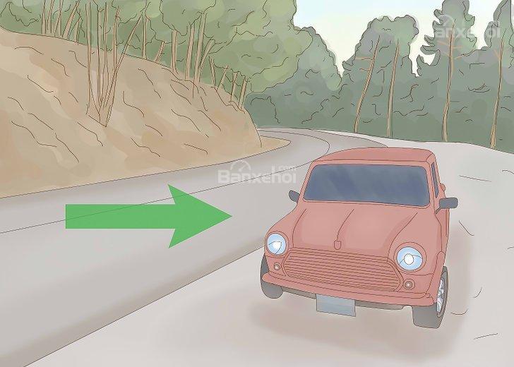 Hướng dẫn lái xe ô tô quãng ngắn khi bị thủng lốp