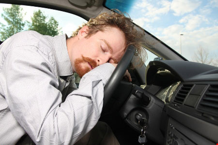 Kinh nghiệm chống ngủ gật khi lái xe đường dài
