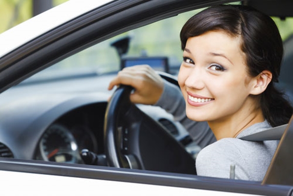 Kinh nghiệm lái xe an toàn dành cho phụ nữ