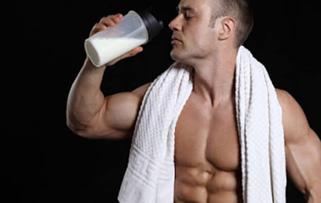 Có nên uống sữa trước khi tập thể hình hay không?