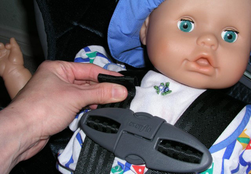 Những lưu ý về việc lắp ghế trẻ em trên xe ô tô